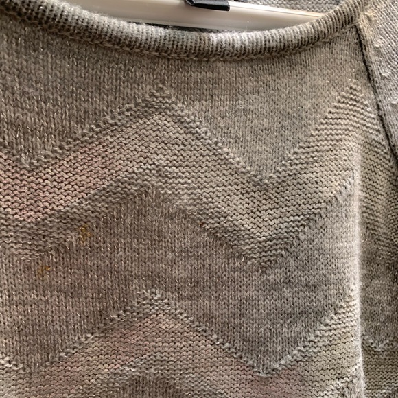 Beautiful sweater AB Studio in gray color and has silver tone .size : large. - Picture 5 of 13